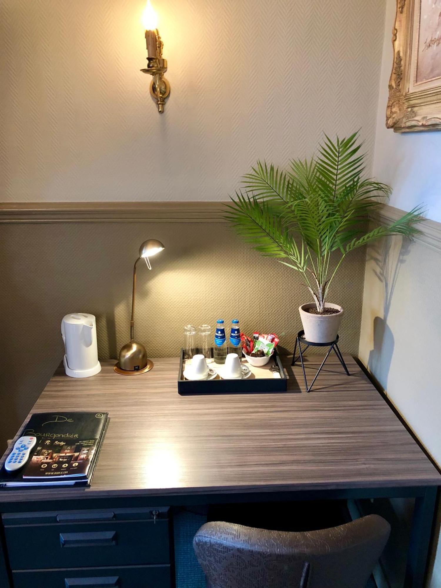 Grand Cafe Hotel De Bourgondier Bergen op Zoom Kültér fotó