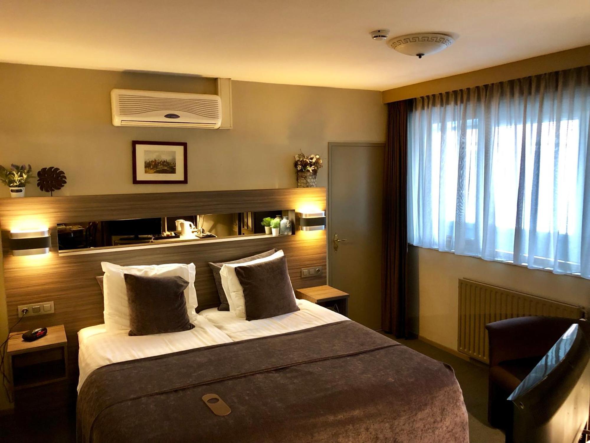 Grand Cafe Hotel De Bourgondier Bergen op Zoom Kültér fotó