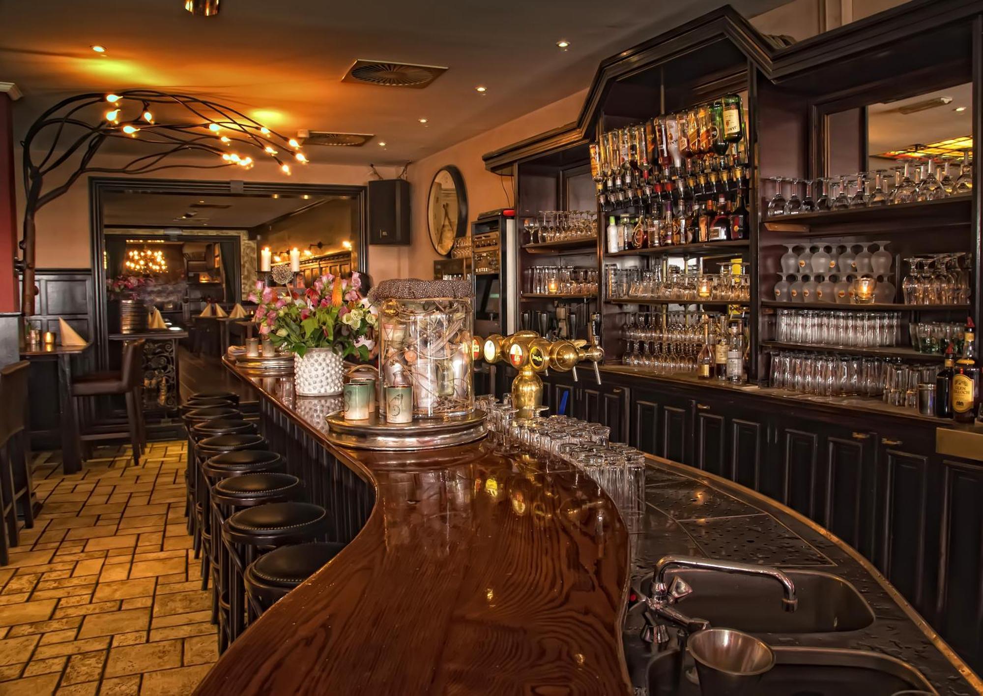 Grand Cafe Hotel De Bourgondier Bergen op Zoom Kültér fotó